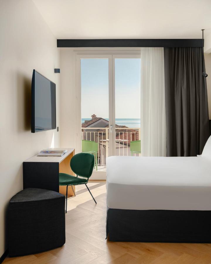 View Place & Spa Numana Luaran gambar