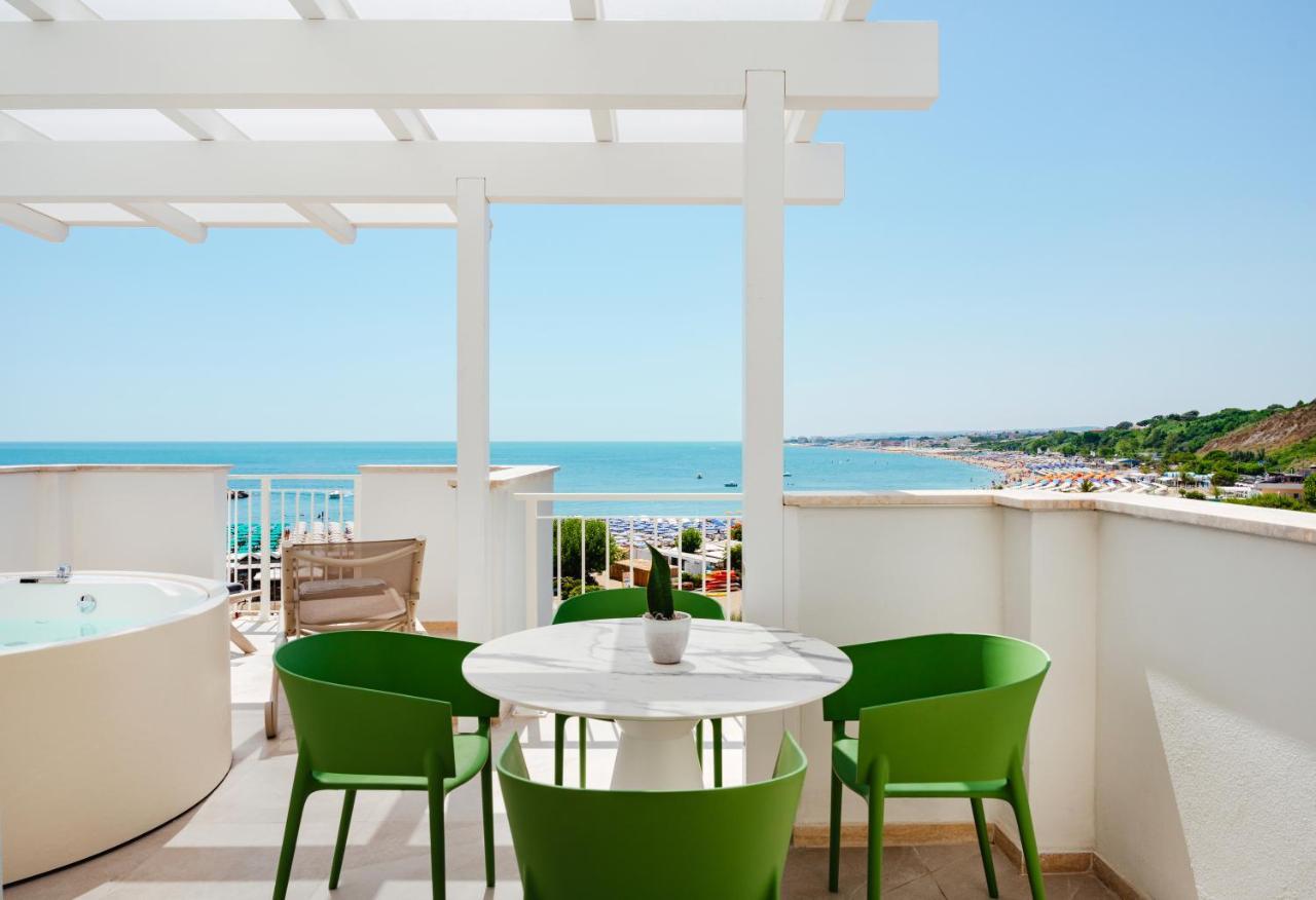 View Place & Spa Numana Luaran gambar